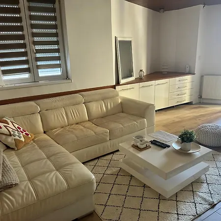 Gold Apartment *